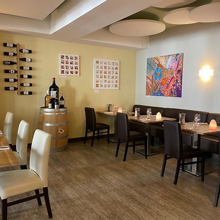 Hotel Restaurant La Boule D'Or Barbezieux-Saint-Hilaire Ngoại thất bức ảnh