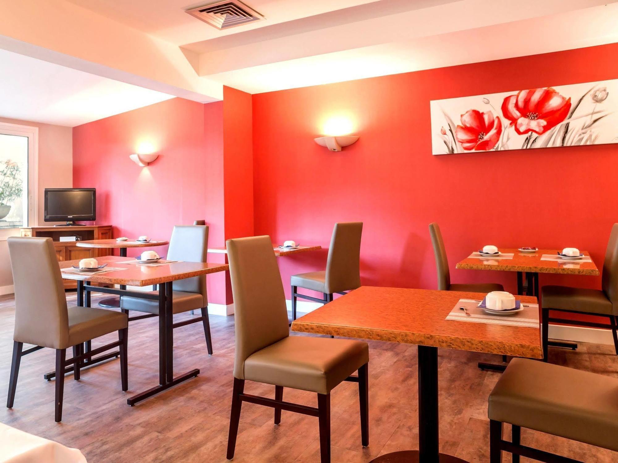 Hotel Restaurant La Boule D'Or Barbezieux-Saint-Hilaire Ngoại thất bức ảnh