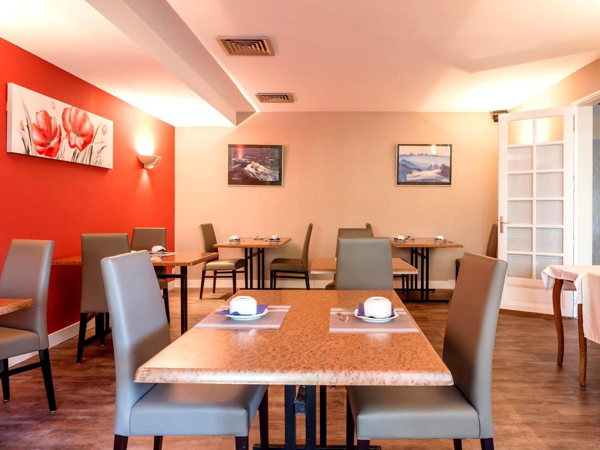 Hotel Restaurant La Boule D'Or Barbezieux-Saint-Hilaire Ngoại thất bức ảnh