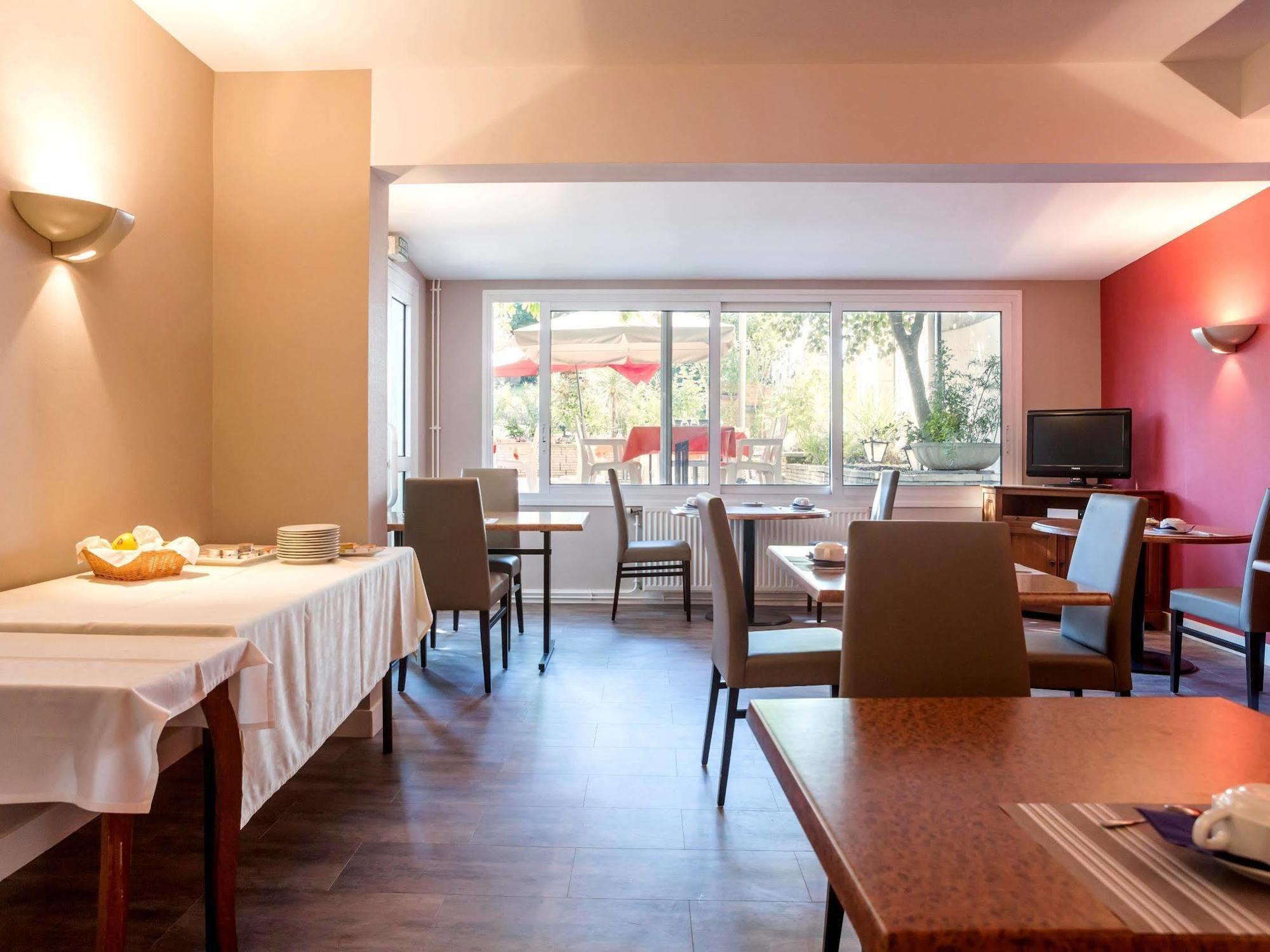 Hotel Restaurant La Boule D'Or Barbezieux-Saint-Hilaire Ngoại thất bức ảnh