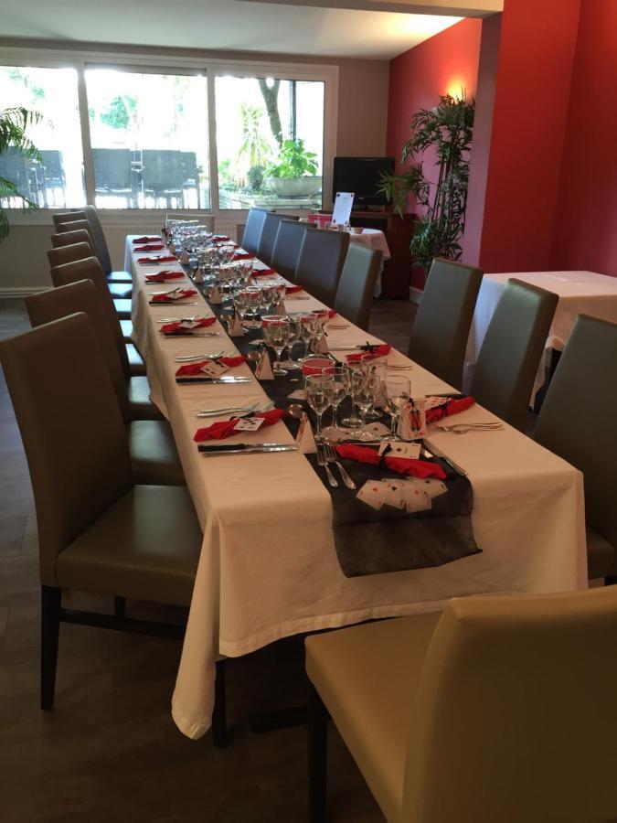 Hotel Restaurant La Boule D'Or Barbezieux-Saint-Hilaire Ngoại thất bức ảnh
